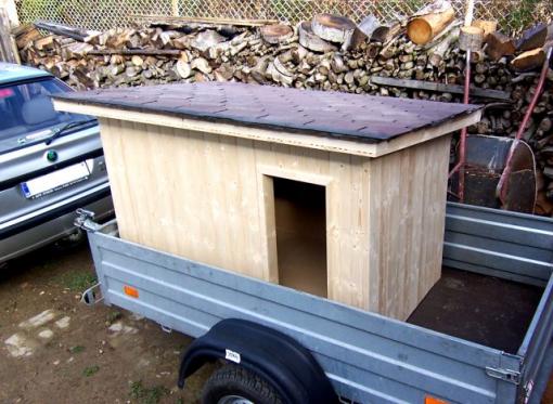 Dřevěná psí bouda zateplená Dřevěná psí bouda zateplená