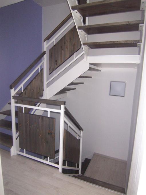 Dřevěné schodiště se zábradlím | Plzeň – Božkov Dřevěné schodiště se zábradlím | Plzeň – Božkov