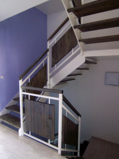 Dřevěné schodiště se zábrádlím Dřevěné schodiště se zábrádlím