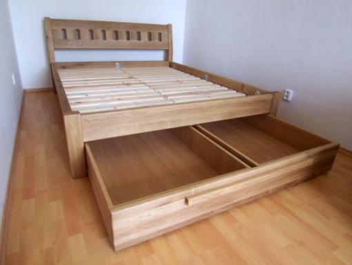 Masivní postel s úložným prostorem Masivní postel s úložným prostorem
